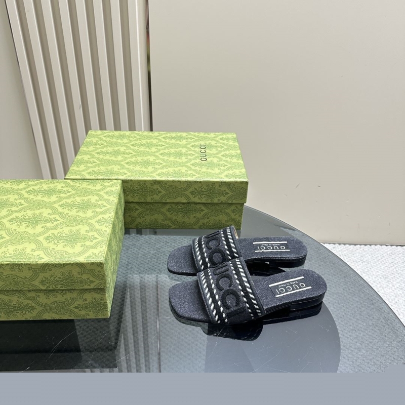 G*u*i slippers